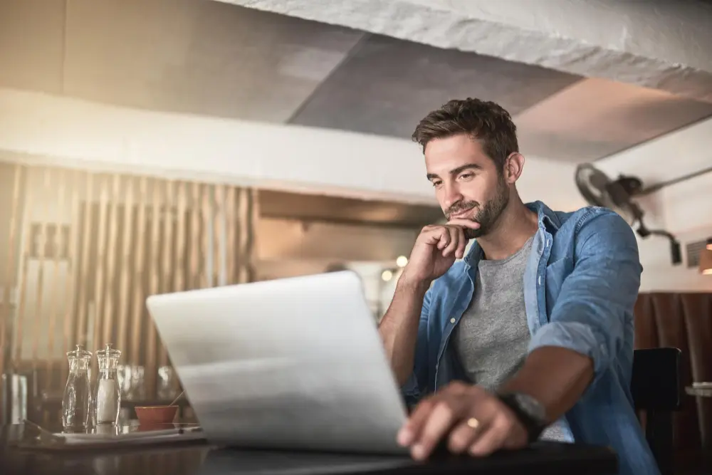 How to Freelance Legally in the UAE: License, Visa and Costs