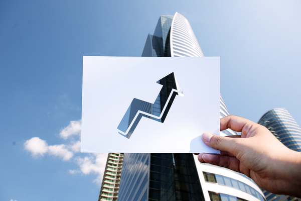 Smart Bets: Industries Primed for Growth and Returns in the UAE